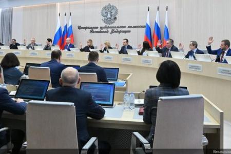 Н.М. Харитонов зарегистрирован в Центризбиркоме кандидатом на должность Президента Российской Федерации