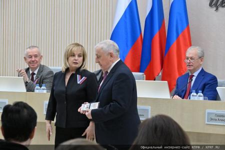 Н.М. Харитонов зарегистрирован в Центризбиркоме кандидатом на должность Президента Российской Федерации