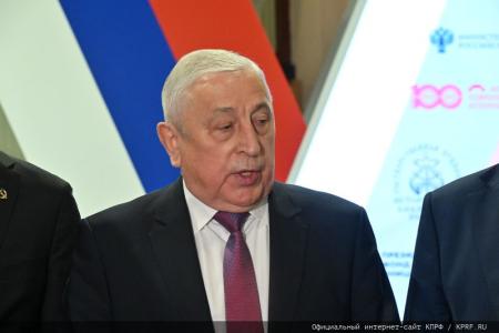 Н.М. Харитонов зарегистрирован в Центризбиркоме кандидатом на должность Президента Российской Федерации