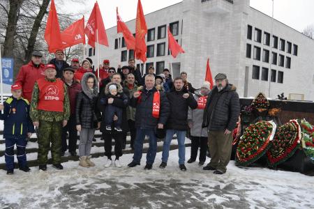 Воронежские коммунисты провели автопробег в честь 81-й годовщины освобождения города от немецко-фашистских захватчиков