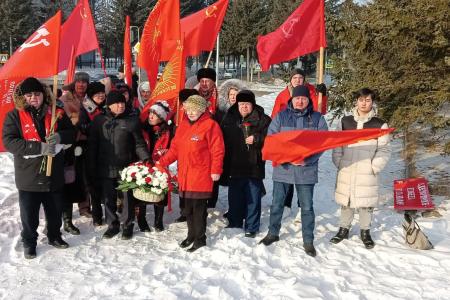 Коммунисты ЕАО отдали дань уважения Вождю мирового пролетариата