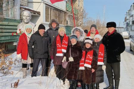 Коммунисты ЕАО отдали дань уважения Вождю мирового пролетариата