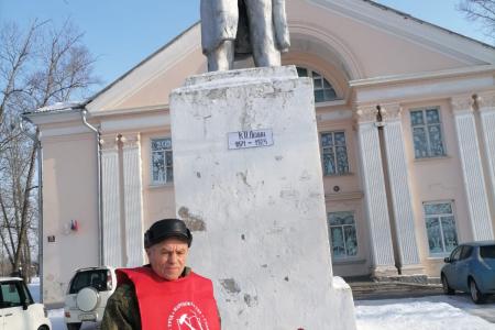 Коммунисты ЕАО отдали дань уважения Вождю мирового пролетариата