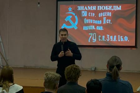 Самарская область. Комсомольцы рассказали учащимся колледжа о Знамени Победы