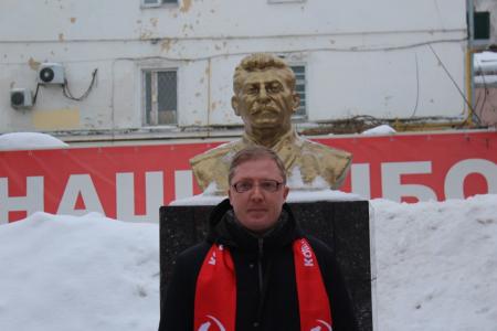 Пензенские коммунисты в годовщину Победы в Сталинградской битве возложили цветы к бюсту И.В. Сталина