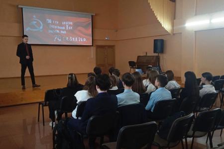 Пензенские коммунисты в годовщину Победы в Сталинградской битве возложили цветы к бюсту И.В. Сталина