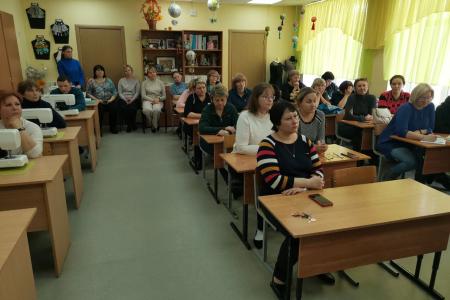 Руководитель фракции КПРФ в Мособлдуме Александр Наумов встретился с коллективом Школы № 2 в Озёрах