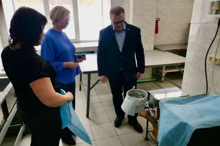 Руководитель фракции КПРФ в Мособлдуме Александр Наумов встретился с коллективом Школы № 2 в Озёрах