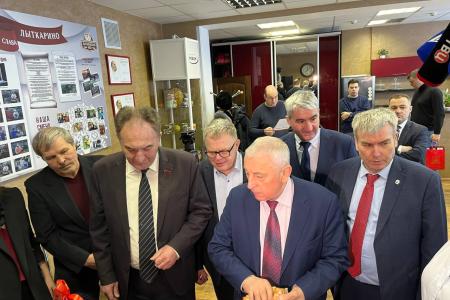 Кандидат на должность президента РФ Николай Харитонов посетил ЗАО «Лыткаринский мясоперерабатывающий завод»