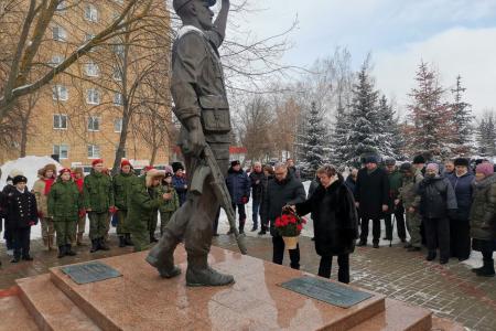 Руководитель фракции КПРФ Мособлдумы Александр Наумов принял участие в торжественном мероприятии в Ступино