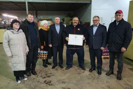 Руководитель фракции КПРФ в Мособлдуме Александр Наумов посетил ООО «Лукаморе» в городе Озёры