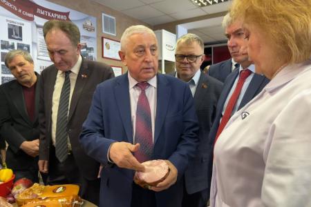 Кандидат на должность президента РФ Николай Харитонов посетил ЗАО «Лыткаринский мясоперерабатывающий завод»