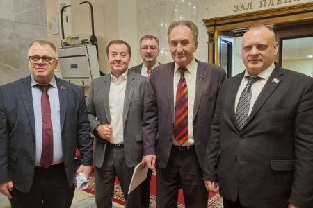 Николай Васильев принял участие в парламентских слушаниях