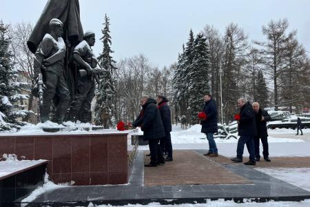 Начался визит кандидата в президенты РФ от КПРФ Николая Харитонова в подмосковное Лыткарино