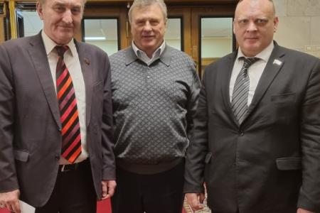 Николай Васильев принял участие в парламентских слушаниях