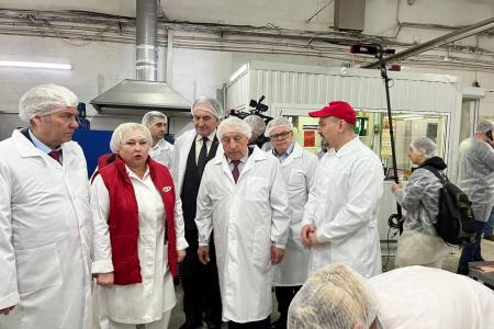 Кандидат на должность президента РФ Николай Харитонов посетил ЗАО «Лыткаринский мясоперерабатывающий завод»