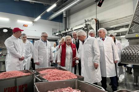 Кандидат на должность президента РФ Николай Харитонов посетил ЗАО «Лыткаринский мясоперерабатывающий завод»