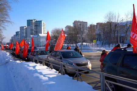 Пермские коммунисты провели автопробег в честь Дня Советской Армии и Военно-Морского Флота