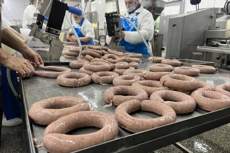 Кандидат на должность президента РФ Николай Харитонов посетил ЗАО «Лыткаринский мясоперерабатывающий завод»