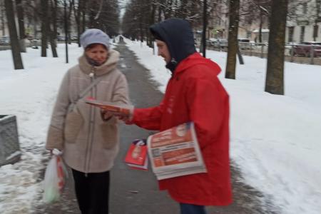 В Великом Новгороде прошли пикеты в поддержку кандидата в Президенты от КПРФ