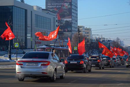 Пермские коммунисты провели автопробег в честь Дня Советской Армии и Военно-Морского Флота