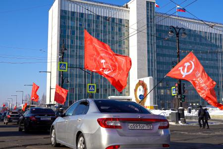Пермские коммунисты провели автопробег в честь Дня Советской Армии и Военно-Морского Флота