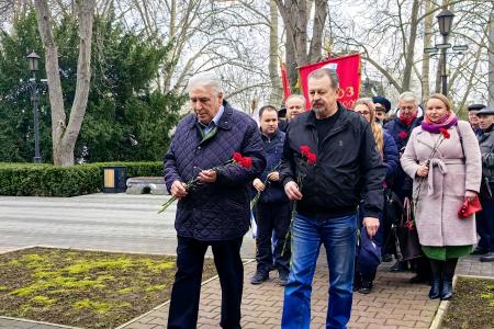 Севастополь почтил память героев Сталинградской битвы