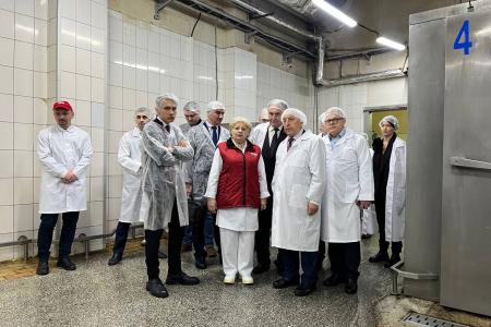 Кандидат на должность президента РФ Николай Харитонов посетил ЗАО «Лыткаринский мясоперерабатывающий завод»