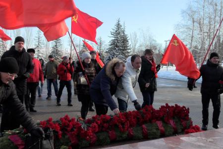 Саратовские коммунисты отметили День рождения Советской Армии и Военно-Морского Флота