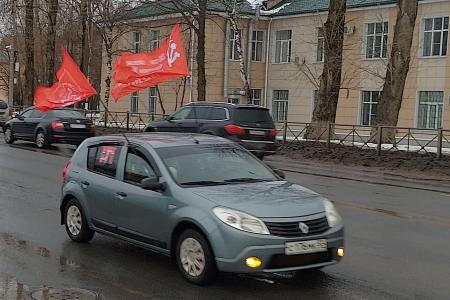 В Великом Новгороде в честь 106-й годовщины Красной Армии и ВМФ состоялся автопробег
