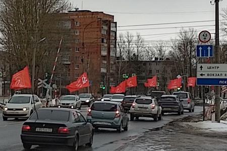 В Великом Новгороде в честь 106-й годовщины Красной Армии и ВМФ состоялся автопробег
