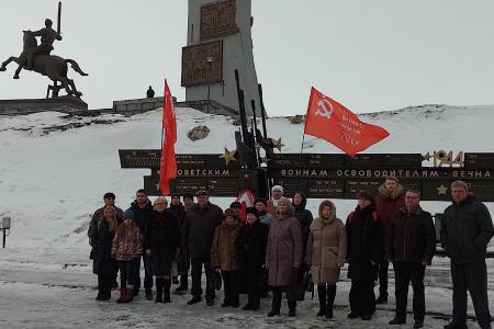 В Великом Новгороде в честь 106-й годовщины Красной Армии и ВМФ состоялся автопробег