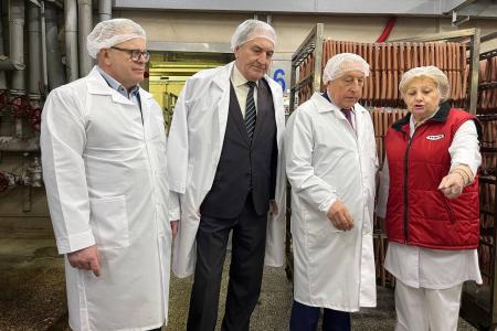 Кандидат на должность президента РФ Николай Харитонов посетил ЗАО «Лыткаринский мясоперерабатывающий завод»