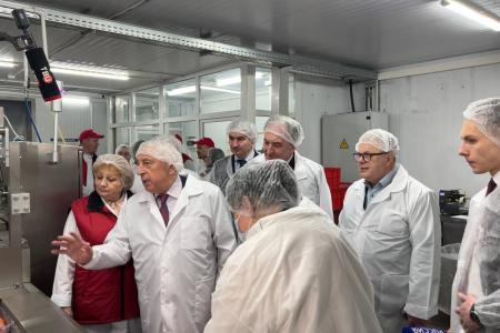 Кандидат на должность президента РФ Николай Харитонов посетил ЗАО «Лыткаринский мясоперерабатывающий завод»