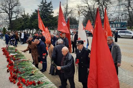 Краснодарский край. Активисты КПРФ и сторонники партии отмечают 81-ю годовщину освобождения кубанских городов от фашистских захватчиков