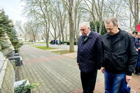Севастополь почтил память героев Сталинградской битвы