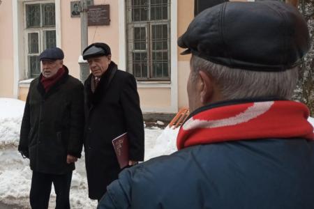 Калуга. Открытие мемориальной доски секретарю Калужского обкома КПСС Николаю Николаевичу Гусеву