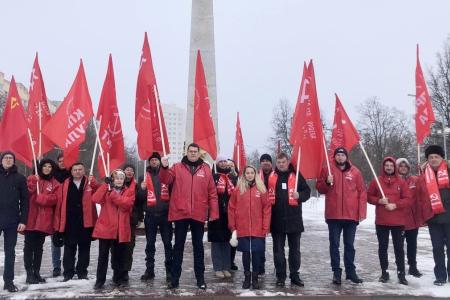 Тульский обком автопробегом и возложениями отметил День Красной Армии