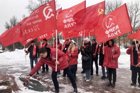 Тульский обком автопробегом и возложениями отметил День Красной Армии