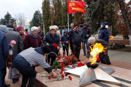 Краснодарский край. Активисты КПРФ и сторонники партии отмечают 81-ю годовщину освобождения кубанских городов от фашистских захватчиков
