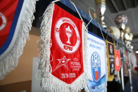 Н.М. Харитонов и Г.А. Зюганов встретились с командой КПРФ по мини-футболу