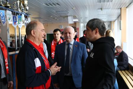 Н.М. Харитонов и Г.А. Зюганов встретились с командой КПРФ по мини-футболу