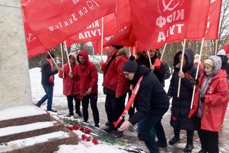 Тульский обком автопробегом и возложениями отметил День Красной Армии