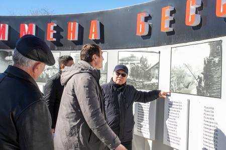 Заместитель Председателя Народного Хурала, руководитель фракции КРО КПРФ в парламенте Калмыкии Николай Нуров провел встречу с коллективом Вознесеновской средней школы