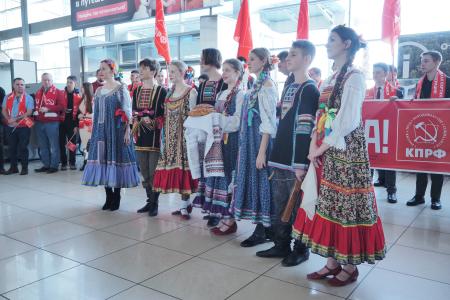 Уральцы песней встретили Николая Харитонова и Юрия Афонина