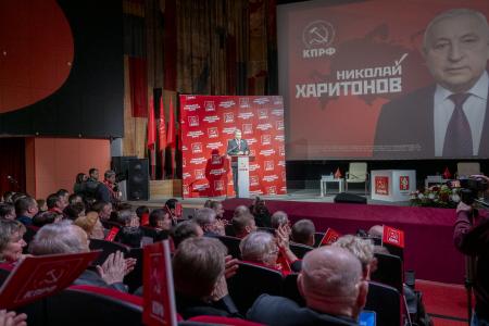 В Екатеринбурге Николай Харитонов предложил ограничить тарифы на услуги ЖКХ