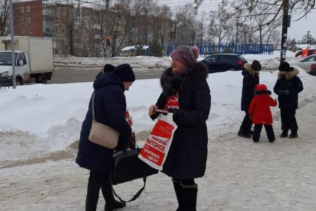 В День рождения Рабоче-Крестьянской Красной Армии коммунисты города Иваново поздравляли жителей с праздником