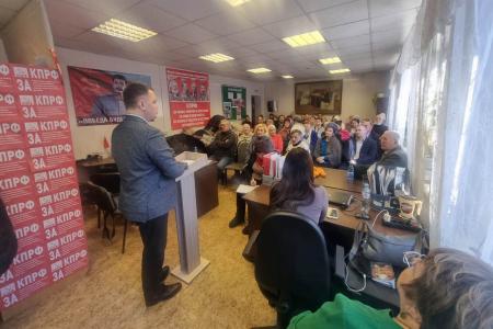Амурская область. Депутаты-коммунисты Алексей Корниенко и Роман Кобызов провели встречу с избирателями в Белогорске