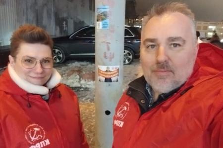 Москва. Коммунистическую прессу - в массы!