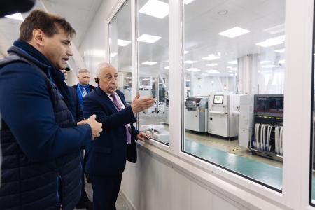 12 февраля кандидат в Президенты от КПРФ Николай Харитонов работает в Калуге